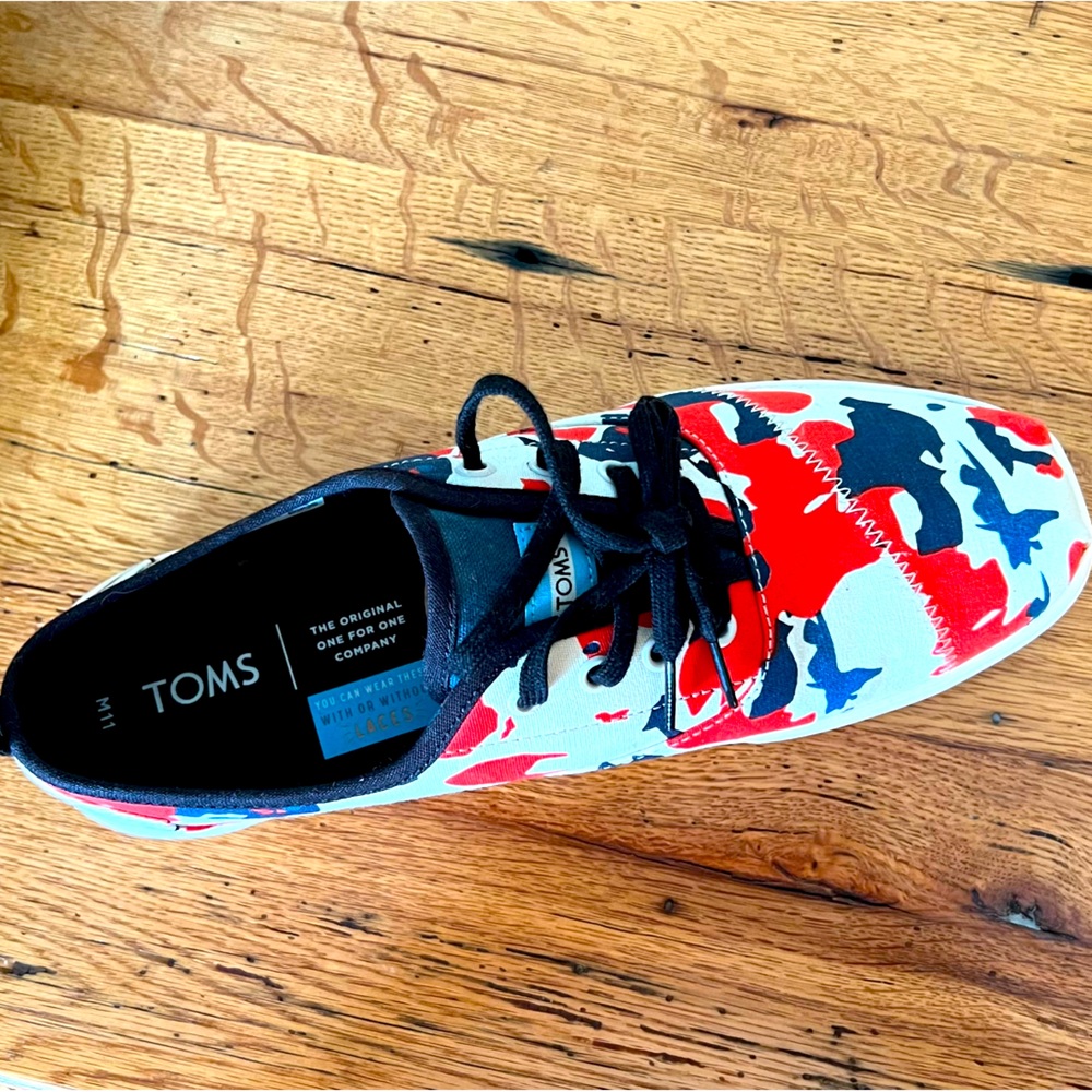 Toms size 11, super cool! NWT and box